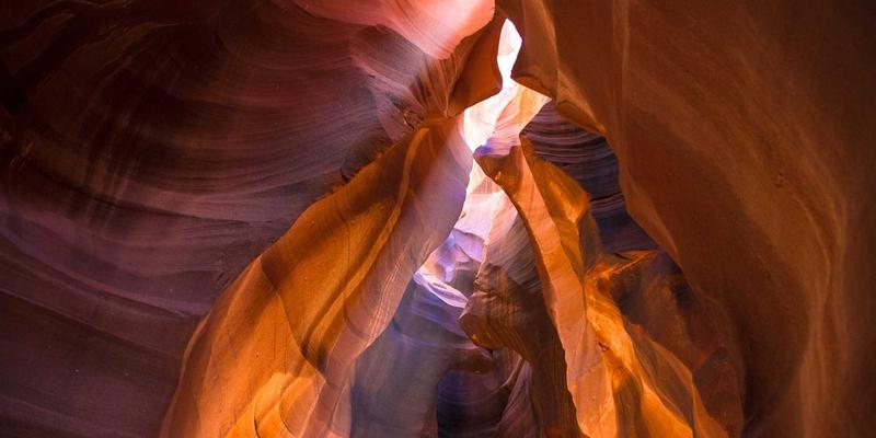 从移民到安居：在加拿大获得永久居留权后的生活全指南