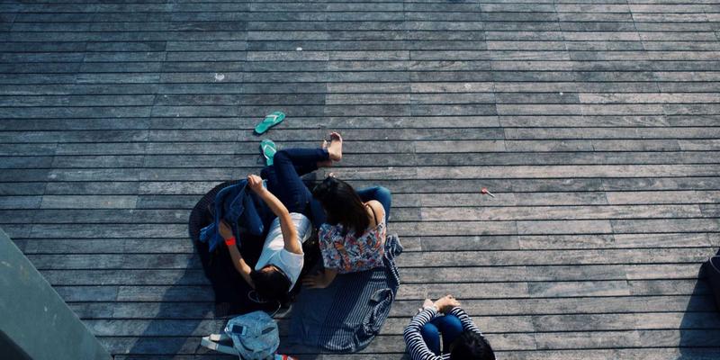 加拿大冬季旅游攻略：从极光滑雪到城市圣诞，探索留学移民之外的冰雪王国